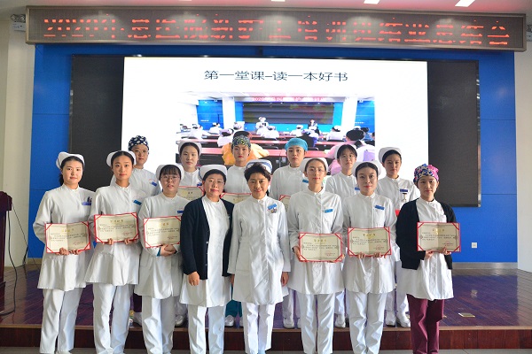 3 爲(wei)優(you)秀學(xué)員(yuan)頒獎.JPG